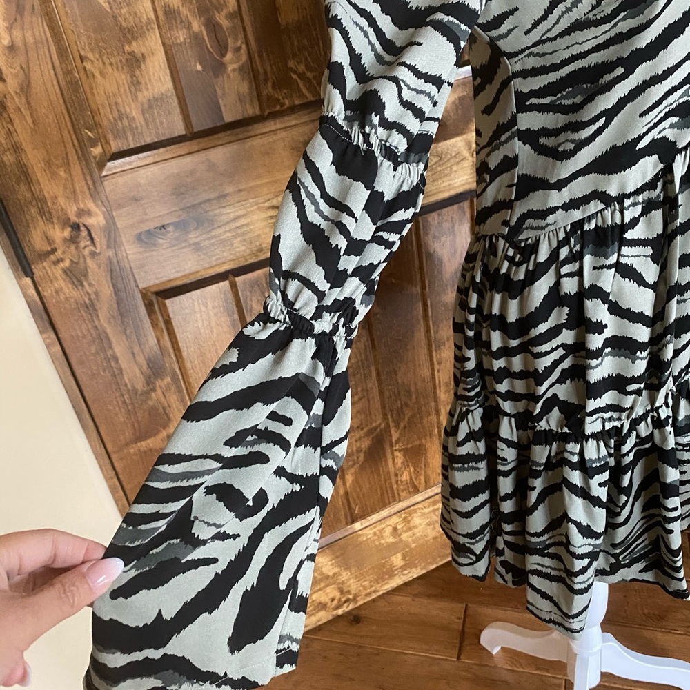 NWOT animal print long sleeve ruffle dress - Picture 7 of 11